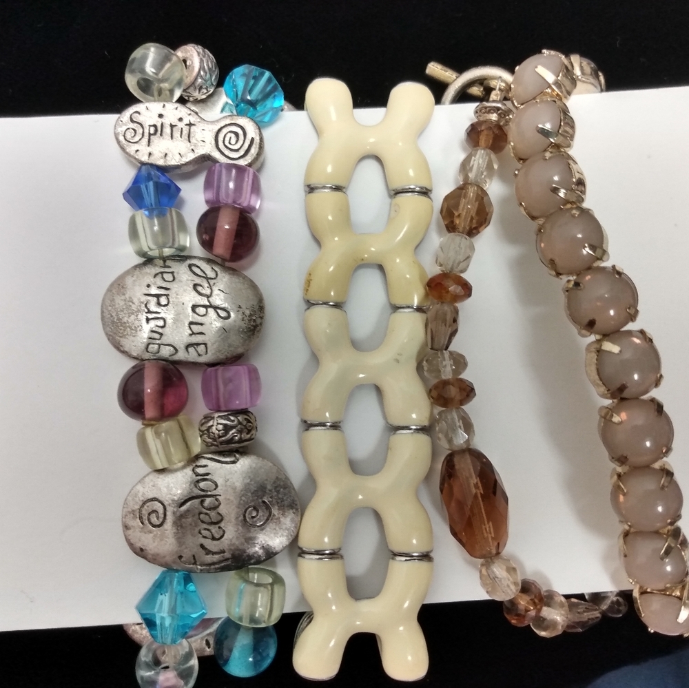 Bracelet lot of 4